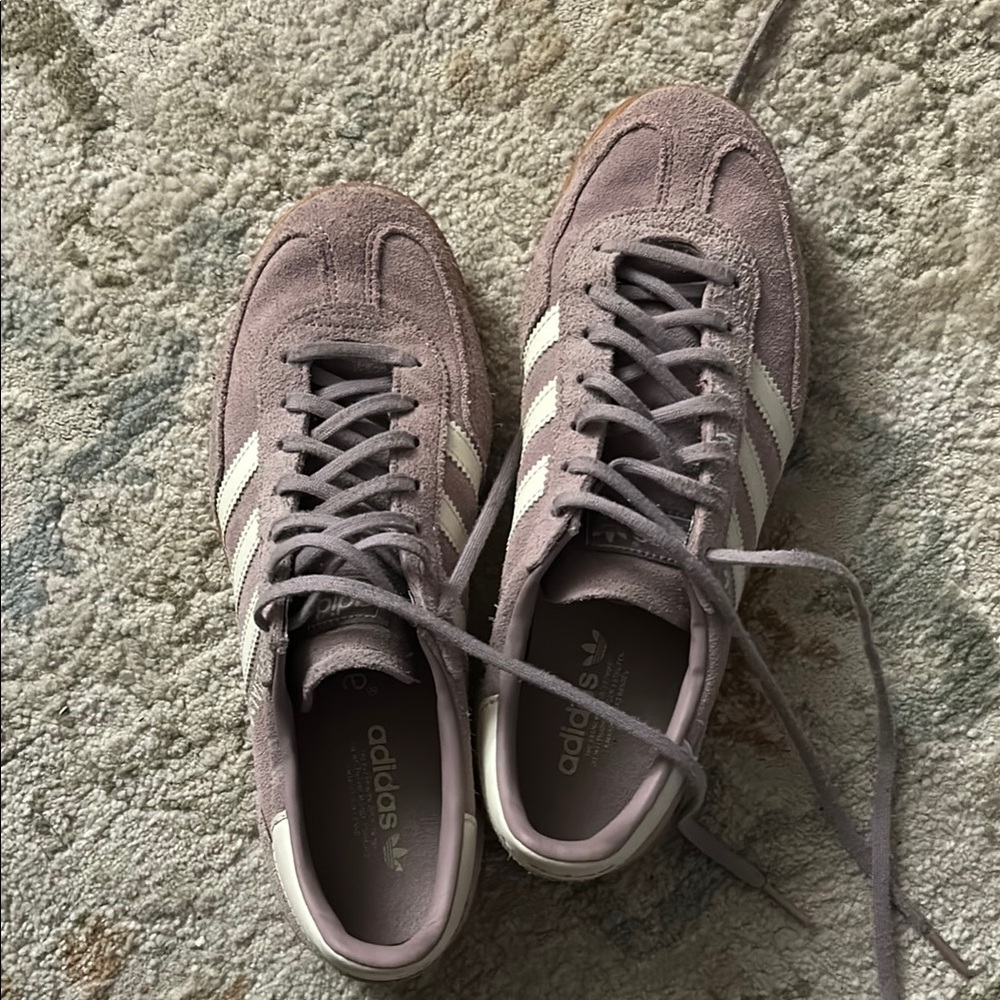 Spezials BIG KIDS size 7 (equals WMNS size 9)